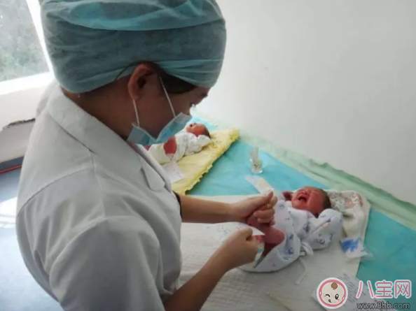 生產后的寶寶出生后去哪了 寶寶出生后就被抱走是為什么 生產后的寶寶出生后去哪了 寶寶出生后就被抱走是為什么