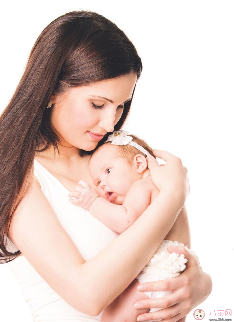 陳浩民老婆一次抱三娃拍照 當(dāng)媽后有哪些變化？