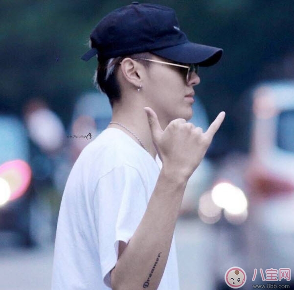 吳亦凡在幾年級小學英語課本上哪一頁 人教版小學英語課本wuyifan 吳亦凡在幾年級小學英語課本上哪一頁 人教版小學英語課本wuyifan