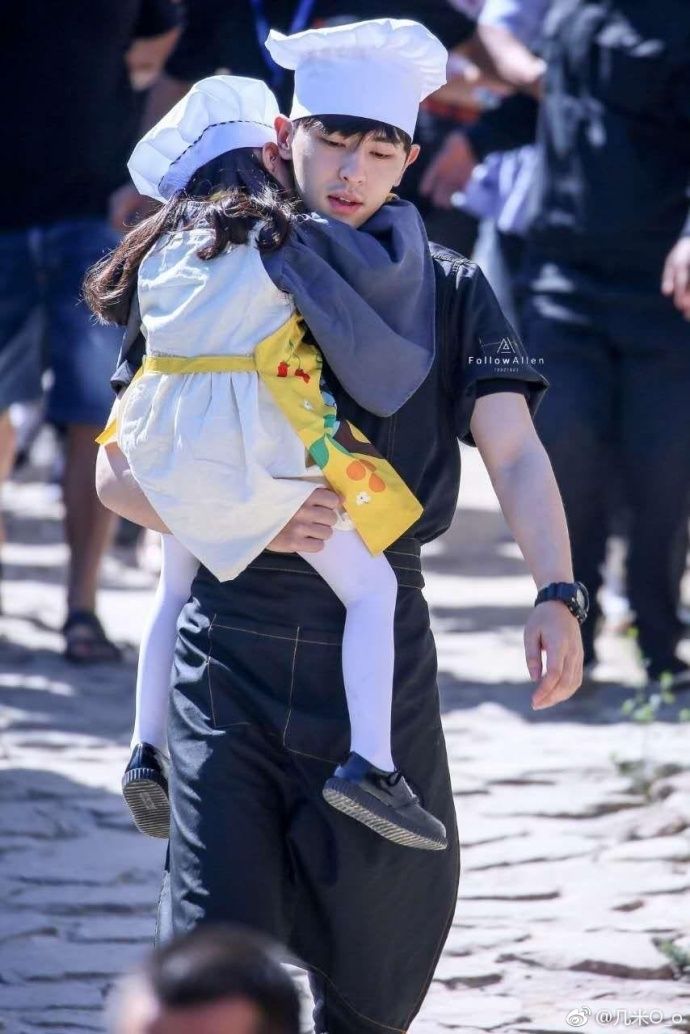 鄧倫《爸爸去哪兒》實習奶爸表現 東北萌娃與鄧倫配合默契嗎? 鄧倫《爸爸去哪兒》實習奶爸表現 東北萌娃與鄧倫配合默契嗎?