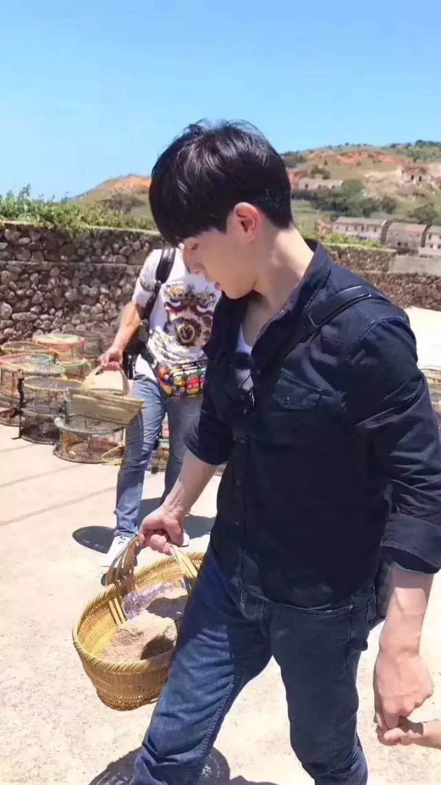 鄧倫《爸爸去哪兒》實習奶爸表現 東北萌娃與鄧倫配合默契嗎? 鄧倫《爸爸去哪兒》實習奶爸表現 東北萌娃與鄧倫配合默契嗎?