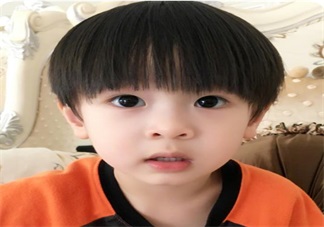 《爸爸去哪兒》吳尊寶貝max正面照 max正臉高清圖片