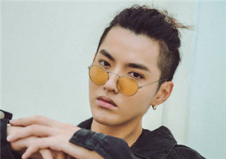 吳亦凡菠蘿頭發型圖片 2017吳亦凡發型圖片盤點