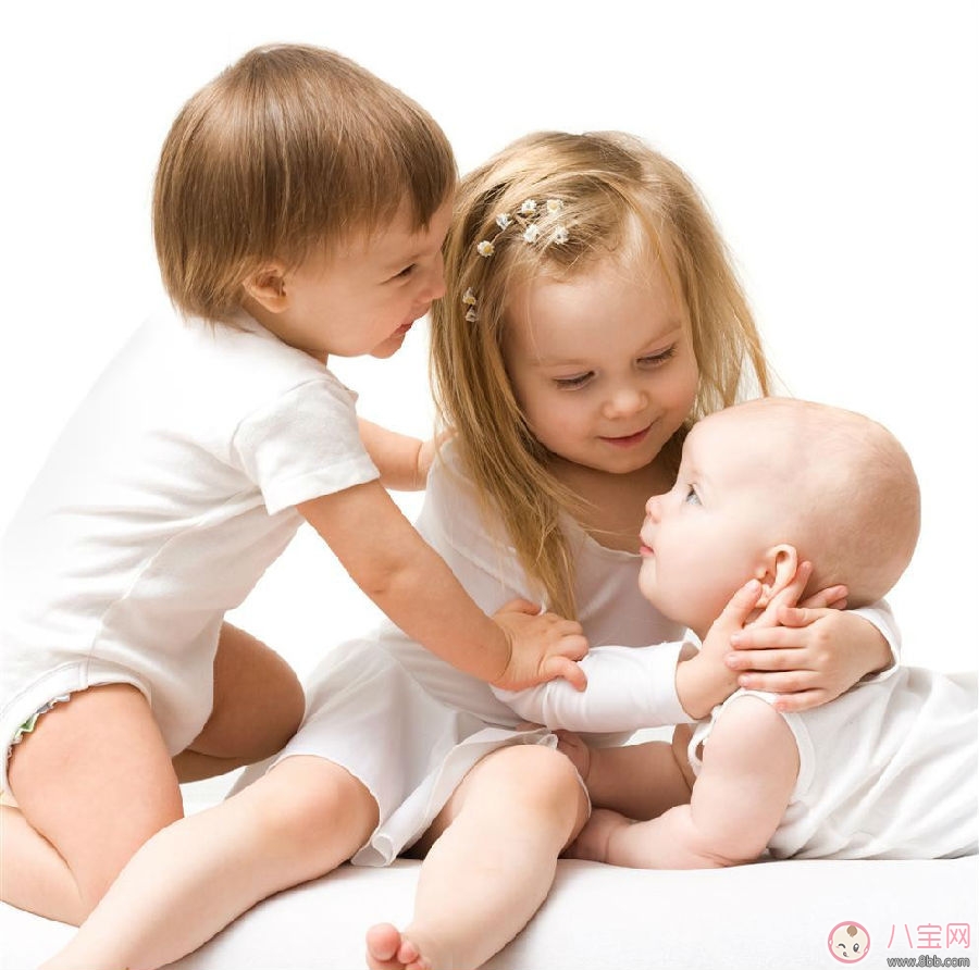 三歲孩子出現煩人行為怎么辦?如何與孩子和平共處 三歲孩子出現煩人行為怎么辦?如何與孩子和平共處