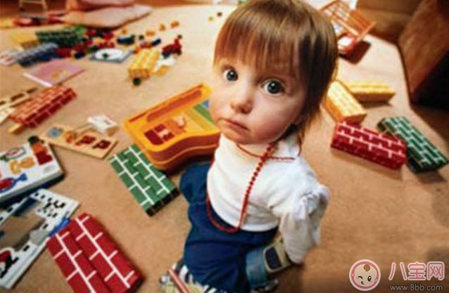 寶寶喜歡扔東西是脾氣不好嗎 2歲半寶寶喜歡扔東西怎么辦