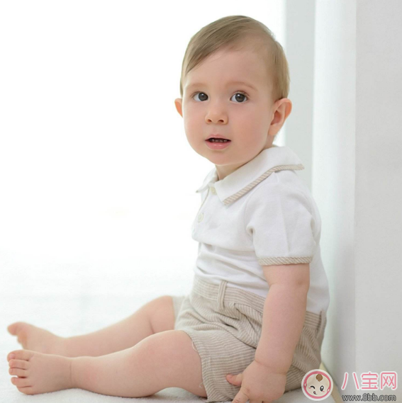 男寶寶經常抓小雞雞 這樣引導會讓他忘記 男寶寶經常抓小雞雞 這樣引導會讓他忘記