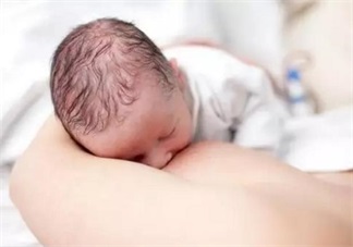 母乳喂養很艱難 別不小心走到坑里面去了