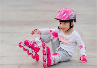 寶寶摔下來心疼的想哭 孩子摔了之后別急著進入誤區