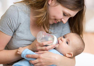 母乳和配方奶哪個(gè)好 混合喂養(yǎng)更靠譜