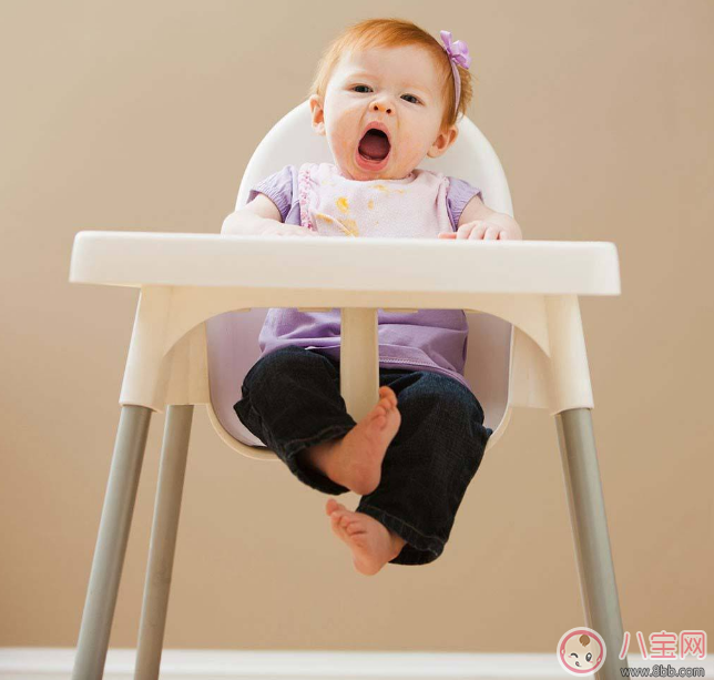 你還在給孩子喂飯嗎 其實你的喂飯行為會讓孩子變丑