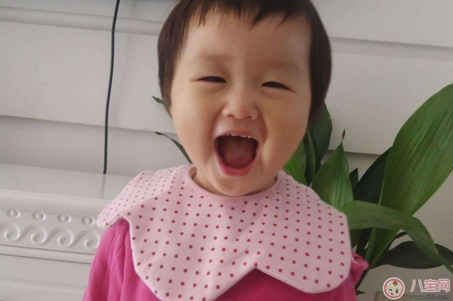 你還在給孩子喂飯嗎 其實你的喂飯行為會讓孩子變丑