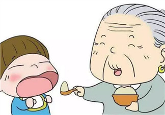 寶寶多大可以自己吃飯 怎么培養寶寶自己吃飯的習慣