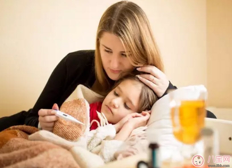 夏天寶寶出汗多是什么原因 寶寶出汗和虛汗的區別 夏天寶寶出汗多是什么原因 寶寶出汗和虛汗的區別