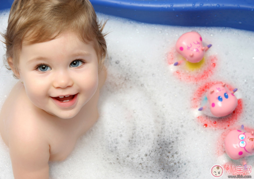 寶寶嘴唇干干的怎么辦 夏天孩子吹空調怎么保濕 寶寶嘴唇干干的怎么辦 夏天孩子吹空調怎么保濕