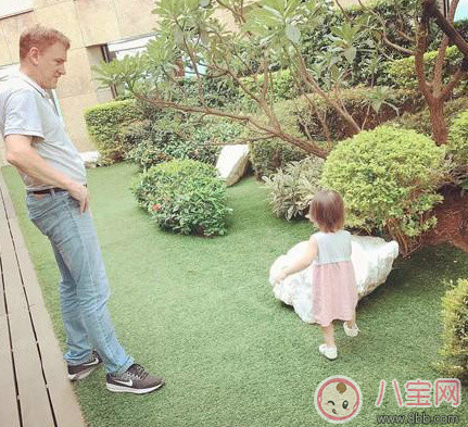 小周周為什么是金發 小周周金發背影殺造型曝光