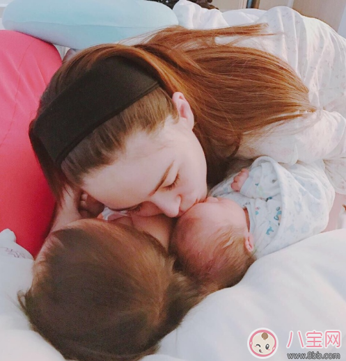 小周周為什么是金發 小周周金發背影殺造型曝光