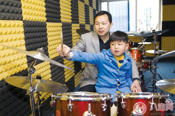 男孩子沉迷游戲有辦法 學習一門特長魅力高 男孩子沉迷游戲有辦法 學習一門特長魅力高