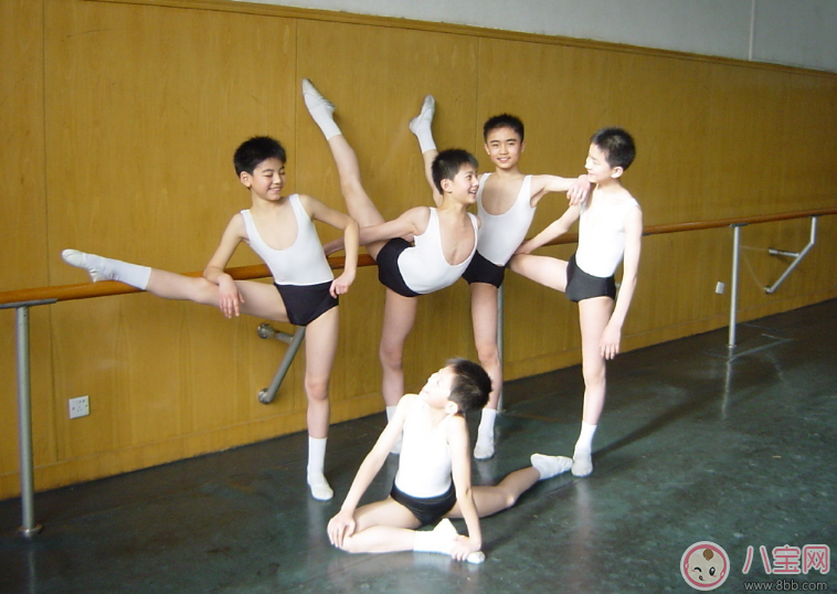 男孩子沉迷游戲有辦法 學習一門特長魅力高 男孩子沉迷游戲有辦法 學習一門特長魅力高