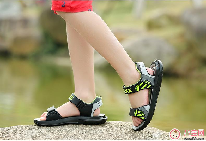 夏天一定要遠離這幾雙涼鞋 不然傷到孩子得不償失 夏天一定要遠離這幾雙涼鞋 不然傷到孩子得不償失