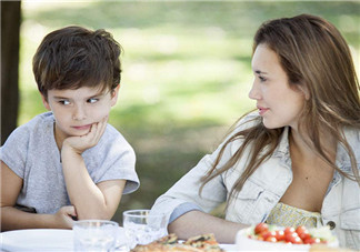 父母愛嘮叨合適嗎？寶寶表現明確是否嘮叨過度