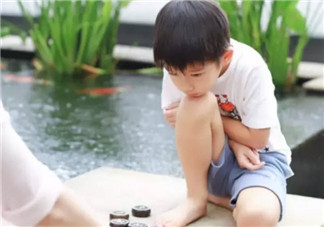 孩子學(xué)下棋的最佳年齡 孩子學(xué)象棋圍棋國(guó)際象棋哪種好