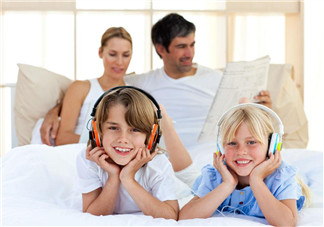 賈靜雯頻繁曬娃遭網友批不安全