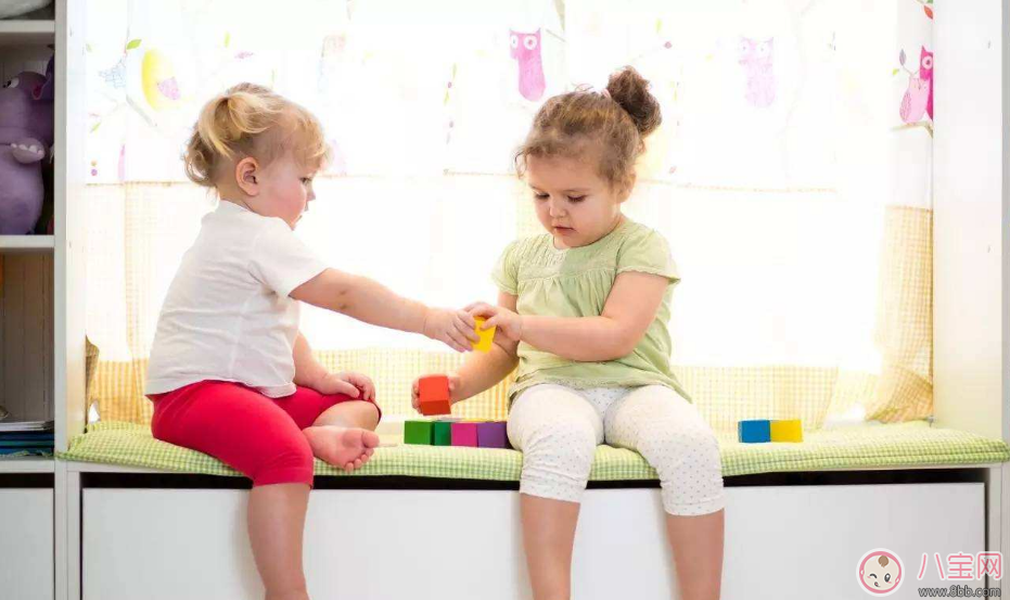 上學后就不愿意和別人交流 孩子社交能力差如何培養