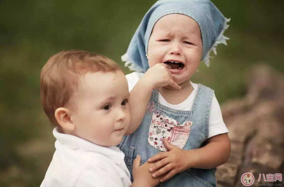 上學后就不愿意和別人交流 孩子社交能力差如何培養