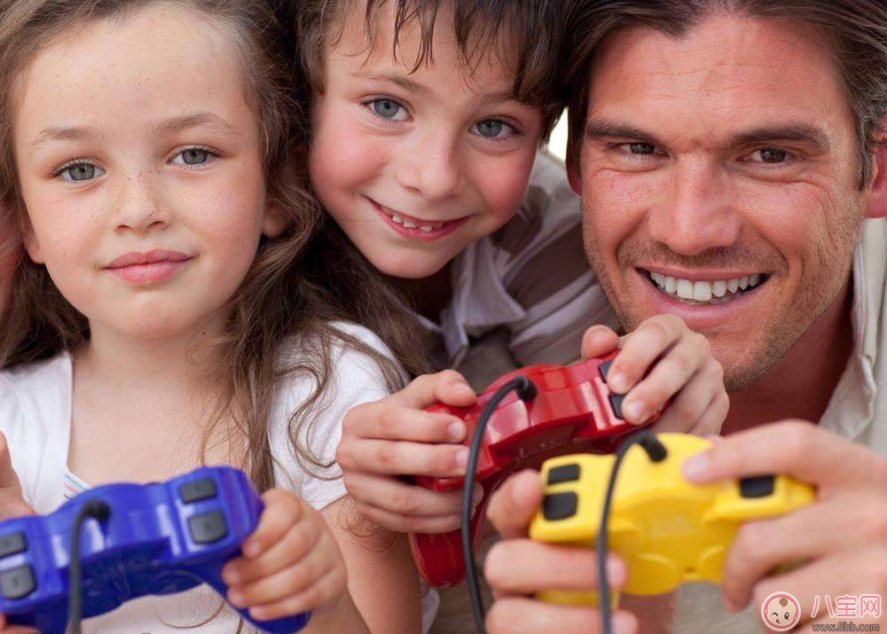 兒童玩電玩游戲好處也多多  玩電玩游戲注意事項