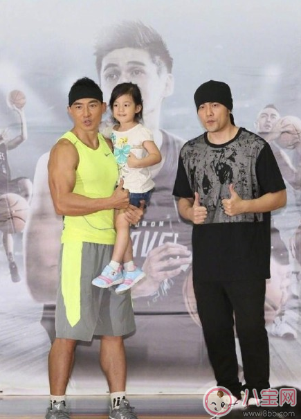 小小周英文名字出來了 給孩子怎么取英文名好 小小周英文名字出來了 給孩子怎么取英文名好