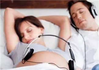 孕婦聽音樂用音響還是耳機(jī) 孕婦聽音樂注意事項(xiàng)