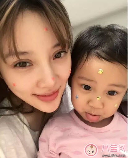 甜馨懂事有氣質 李小璐育兒觀念有妙招 甜馨懂事有氣質 李小璐育兒觀念有妙招
