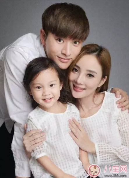 甜馨懂事有氣質 李小璐育兒觀念有妙招 甜馨懂事有氣質 李小璐育兒觀念有妙招