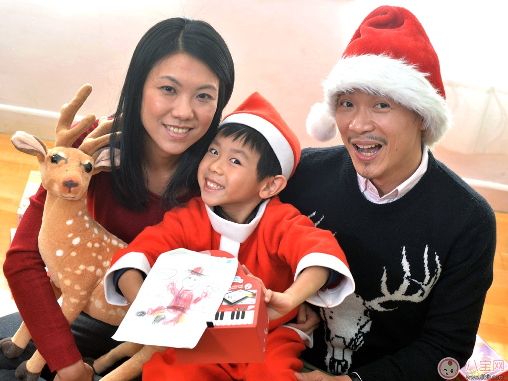 甜馨懂事有氣質 李小璐育兒觀念有妙招 甜馨懂事有氣質 李小璐育兒觀念有妙招