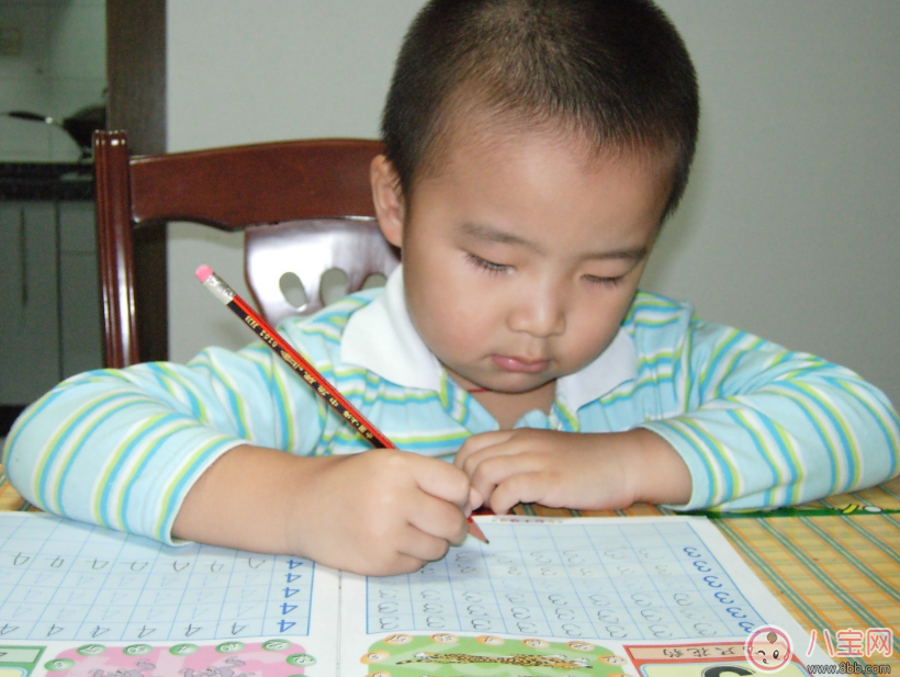 孩子喜歡寫小說怎么辦 如何正確引導孩子寫小說 孩子喜歡寫小說怎么辦 如何正確引導孩子寫小說