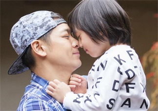 爸爸帶娃只玩手機(jī) 怎么讓爸爸會(huì)帶娃