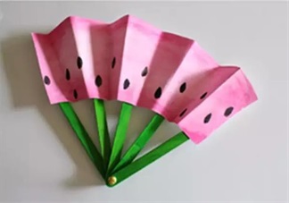 小小冰棍棒大用處 自制玩具來(lái)解暑